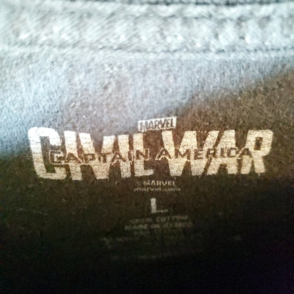 1 Marvel Captain America Civil War tee Iron Man - Picture 2 of 3